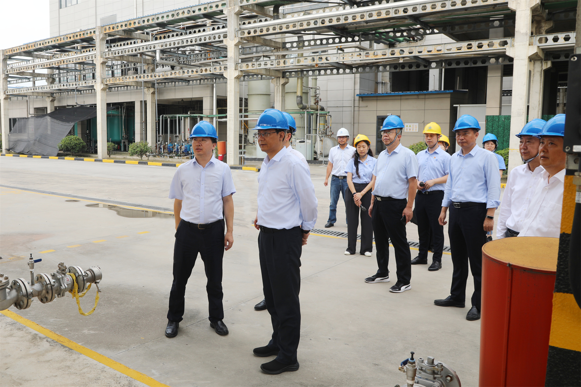 市委书记王进健赴烽火藤仓光纤药业开展节前安全生产检查